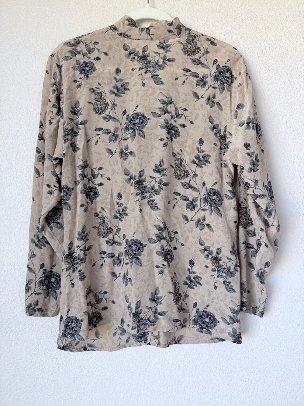 Vintage JH Collectibles 100% Silk Floral Button Front Blouse Size 10 Cottagecore - Picture 2 of 9
